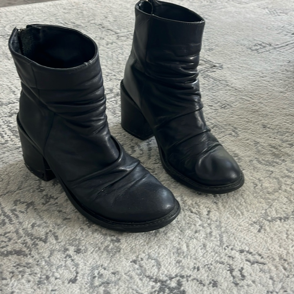 90s style black ankle boots
